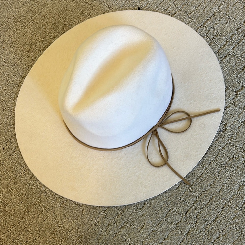 Aritzia Auxiliary Hat Size Small/Medium